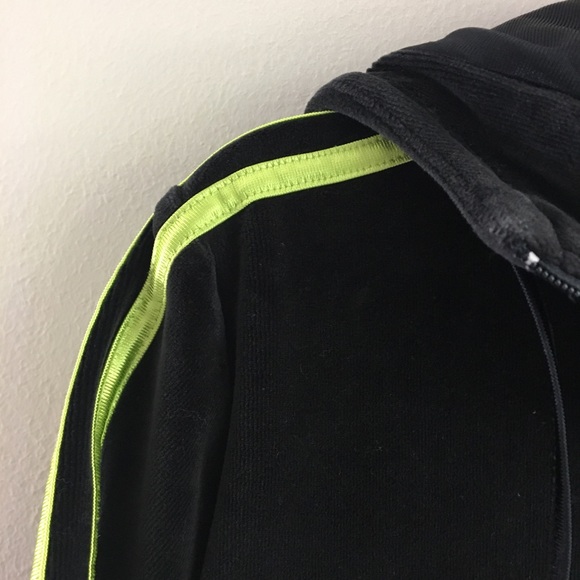 ♦️sold♦️Adidas Women’s Velvet Black Zip Up Hoodie - Picture 4 of 5